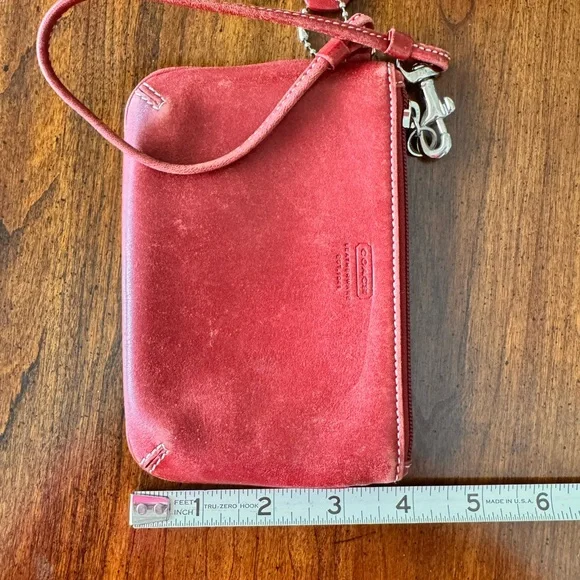 COACH. Vintage red leather wristlet. - Picture 2 of 6